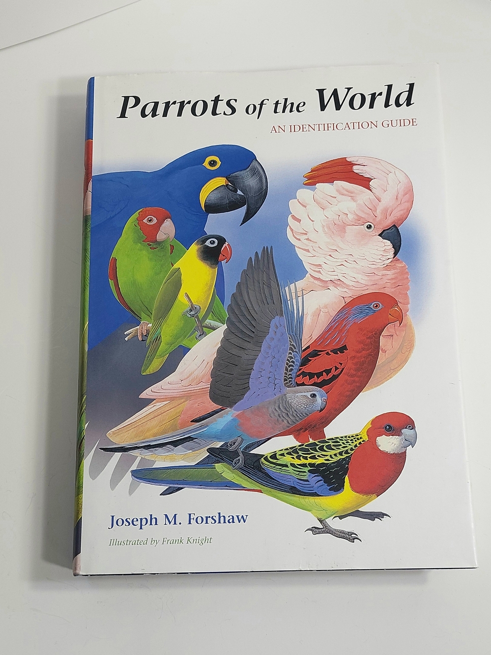 Parrots of the World - Illustrated Bird Identification Guide (White Cover)